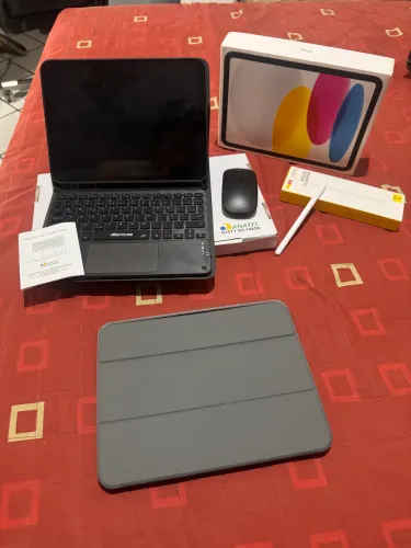 iPad 11 128gb excelente com capa magnética, teclado e mouse e caneta.