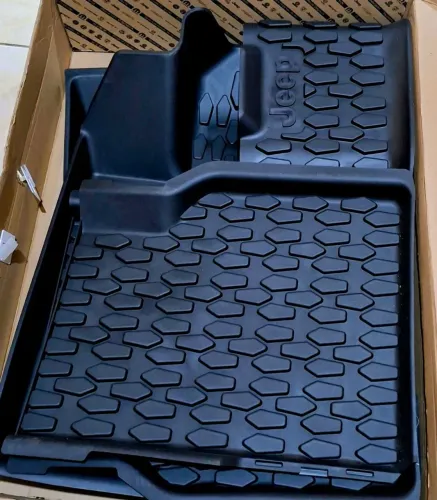 Tapete com Bordas Elevadas - Jeep Compass