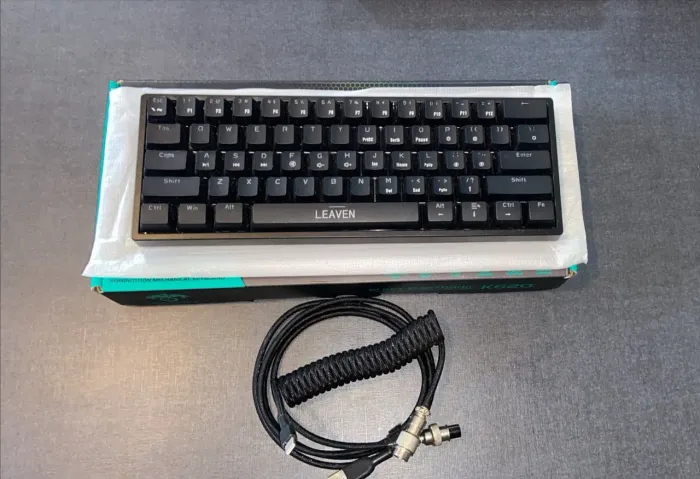 Teclado gamer Leaven K602