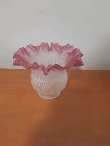 Tulipa para luminária em vidro fosco borda rosada