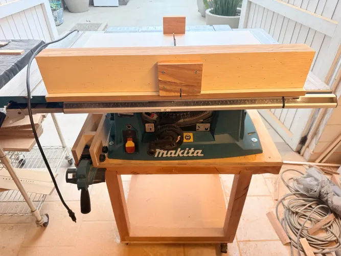 Serra de bancada Makita MLT100 com melhorias
