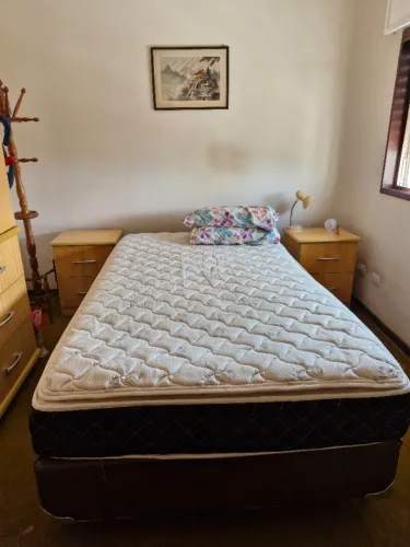 Cama box viúva com mesas de cabeceira