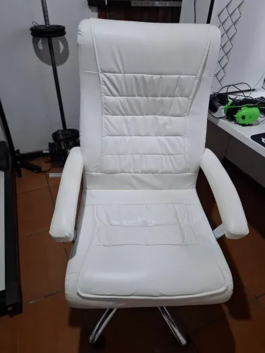 Vendo cadeira escritório executiva semi nova ( entrego )