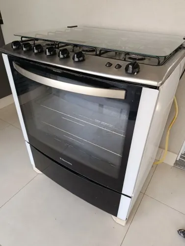 Fogão 6 bocas + forno. Eletrolux