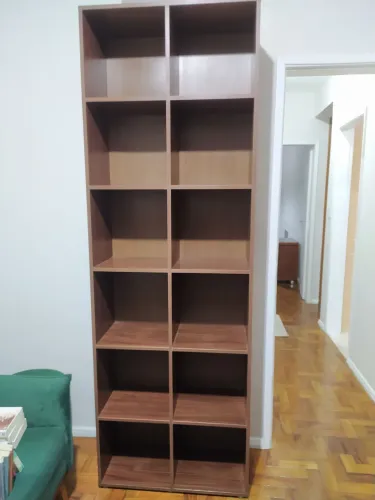 Estante em estado de nova