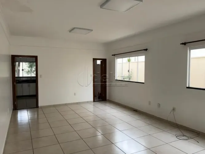 Casa com 3 quartos sendo 1 suíte disponível para locação no bairro Jardim Inconfidência em