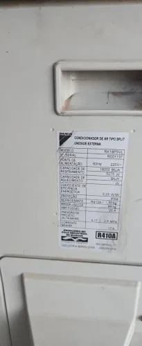 PAr-condicionado Daikin Split RK18P5VL com capacidade de refrigeração de 18000 Btu/h