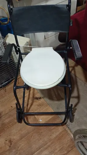 Cadeira de rodas para banho 
