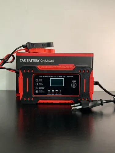 Carregador inteligente de bateria de veículos