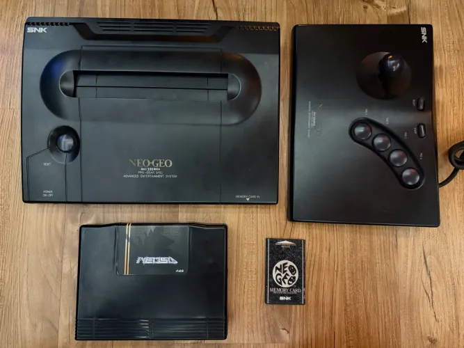 Neo Geo AES + Everdrive + Memory Card