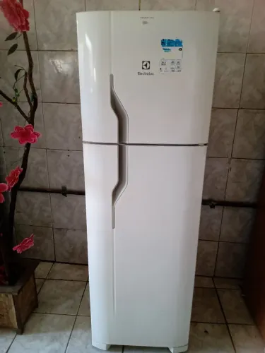 Geladeira Electrolux seminova fross free