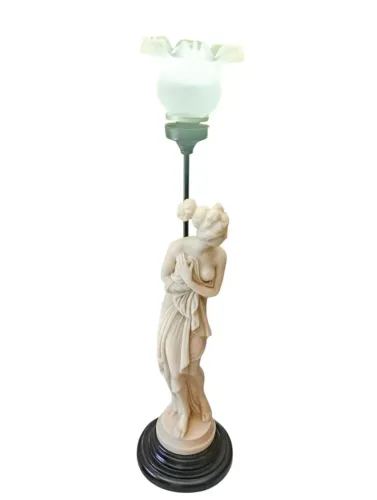 Luminária deusa Vênus de pó de narmore