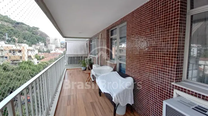 Apartamento com varanda, 3 quartos e vaga na Tijuca!