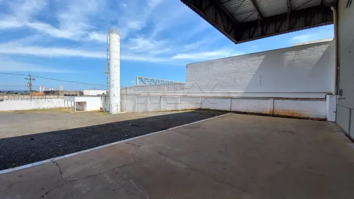 Barracão Comercial com plataforma em Bauru SP no Jardim Mary frente para a Rodovia Marecha
