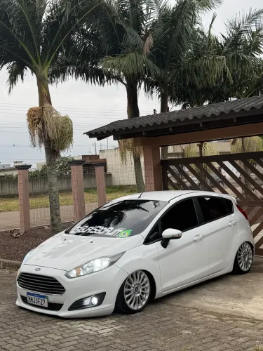 Ford Fiesta 1.5 16V Flex Mec. 5P 2015