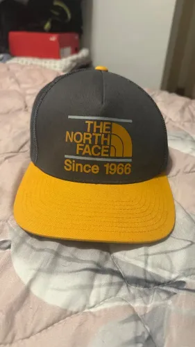 Boné The North Face amarelo