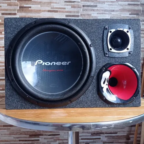 Vendo Caixa de Som Amplificada TOP!!! com 6 meses de uso apenas R$800,00