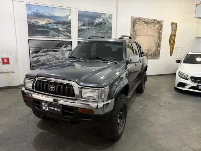 Toyota Hilux SW4 SRV D4-d 4X4 3.0 TDI Dies. MEC 2003