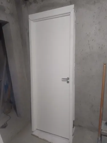 Portas brancas laqueadas lisa com acabamento
