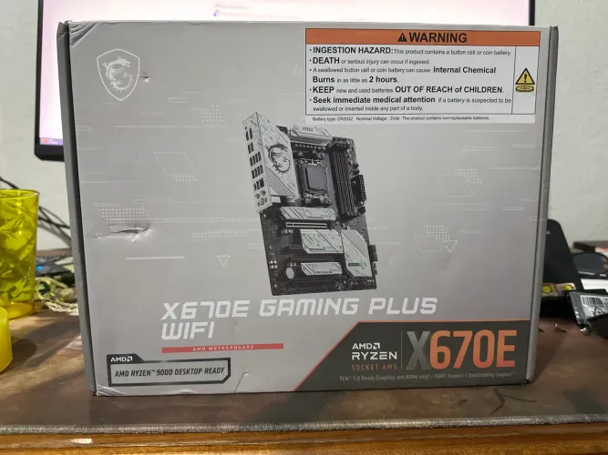 Caixa placa mãe Msi gaming plus Wi-Fi x670e