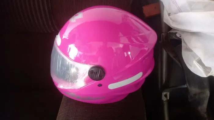 Capacete,novo,chegou hoje da internet,não deu.Tamanho.