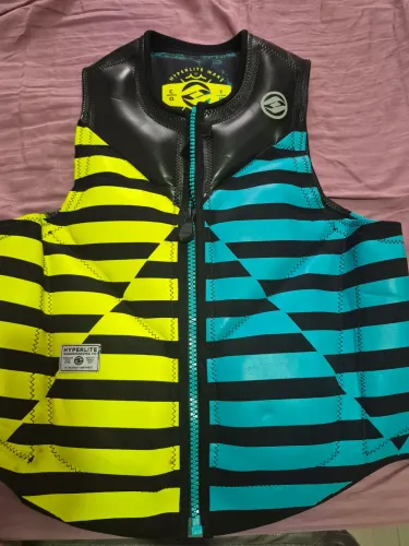 Colete Hyperlite Wakeboard