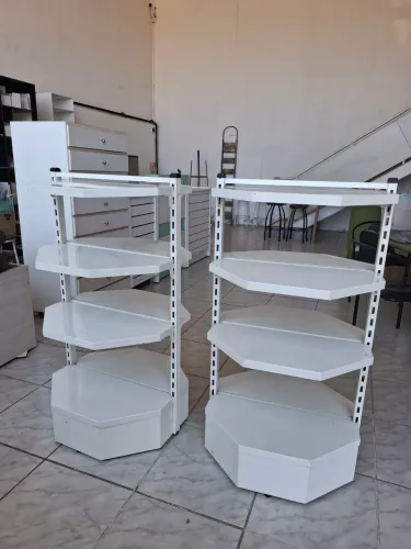 OPORTUNIDADE - Gôndola central cestavada 0.70X0.65 alt 1.25 material em aço