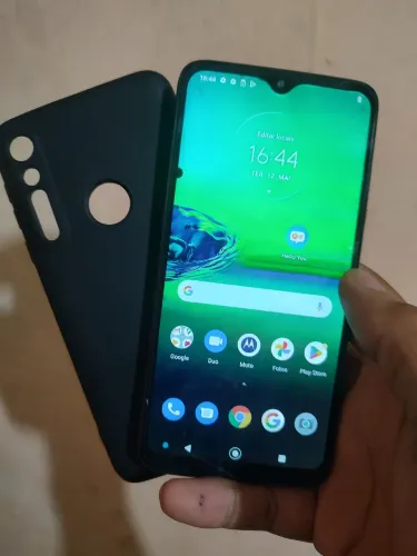 Motorola moto G8 play funcionando. Acompanha capa e película 3D.