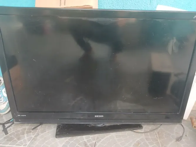 Tv semp de 43 polegadas (Com Defeito)