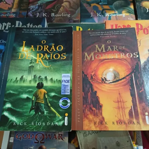 Combo 2 livros - Percy Jackson O Ladrão de Raios + Percy Jackson O Mar de Monstros