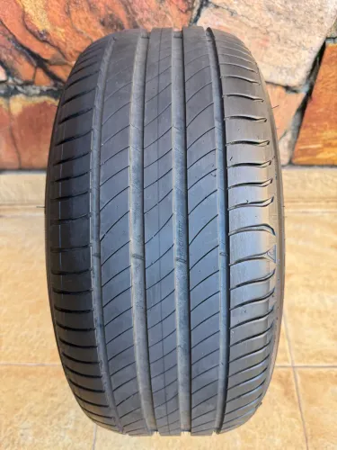 Pneu Michelin 225/50/17 com apenas 4.000 km.