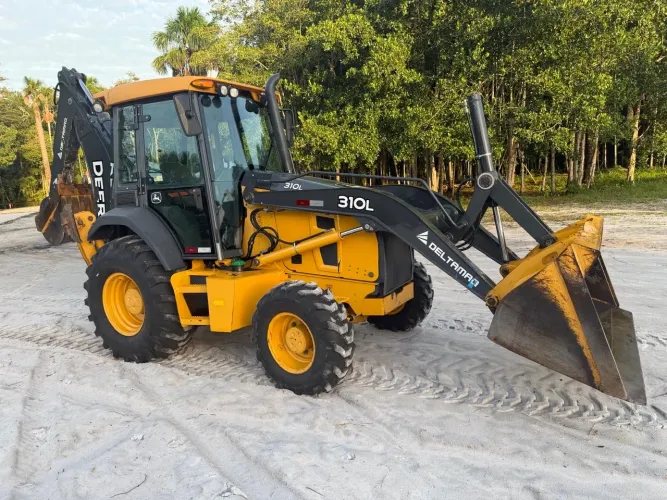Retroescavadeira JHON DEERE 310L
