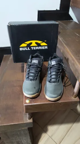 Bota Bull terrier