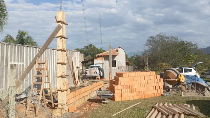 Construção bruta