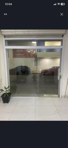Vendo porta de vidro por 1.000 pra vender logo