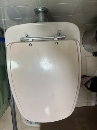 Vaso sanitário com tampa e válvula Hydra