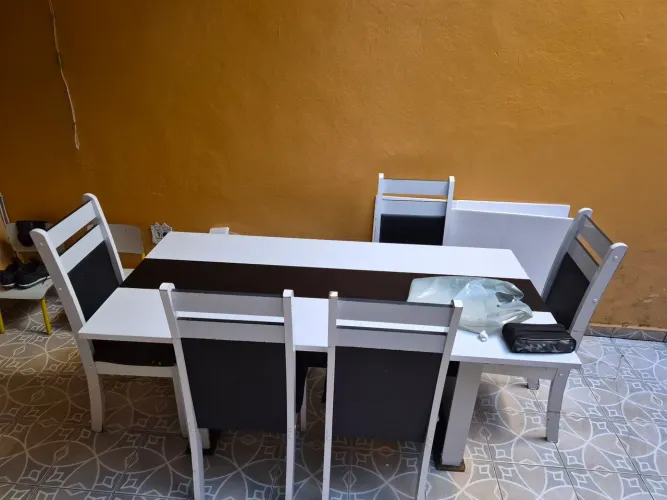 Mesa com cadeiras