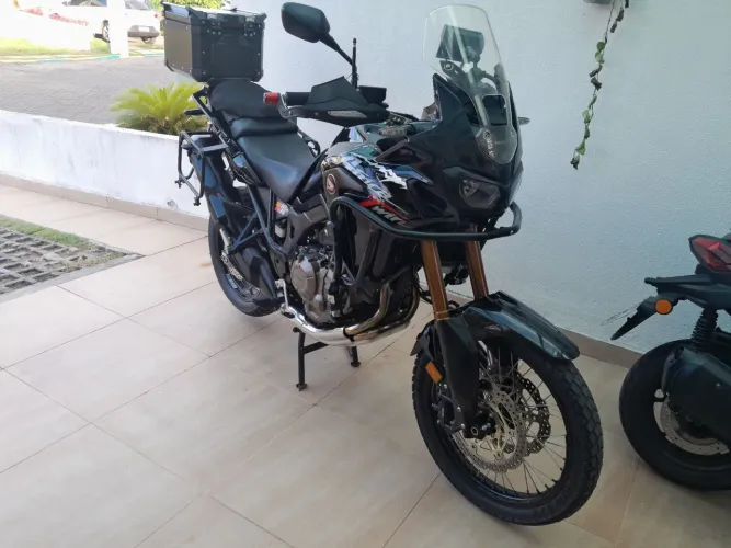 África Twin Crf 1000L ano 2020.