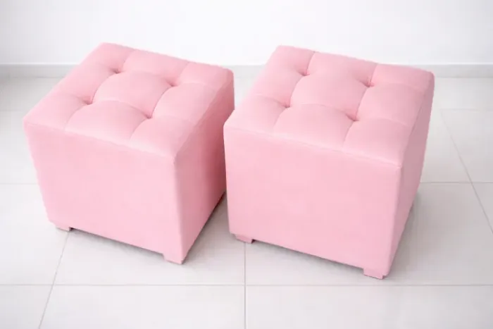 Puffs Estofados com Detalhes - Conforto e Estilo em um só produto!