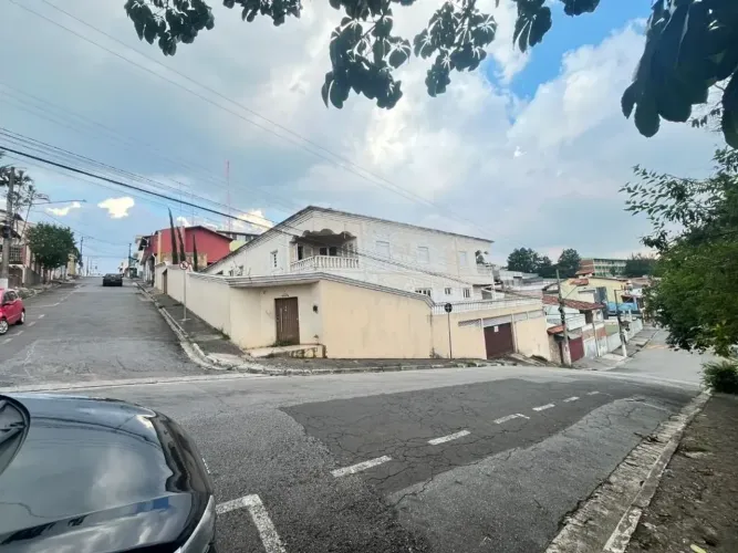 CASA PARA VENDA OU LOCAÇÃO EM JORDANÉSIA!