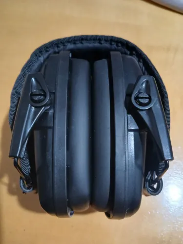 Abafador Impact sport eletrônico usado uma única vez 