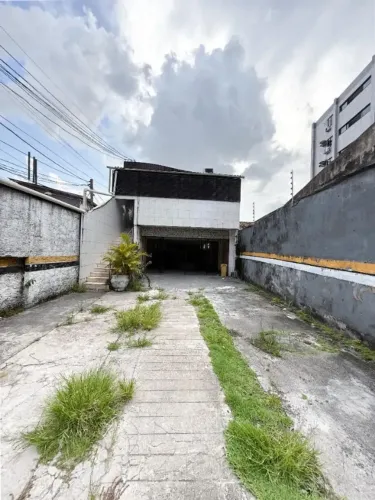 Alugo ponto comercial com escritórios e vários espaços