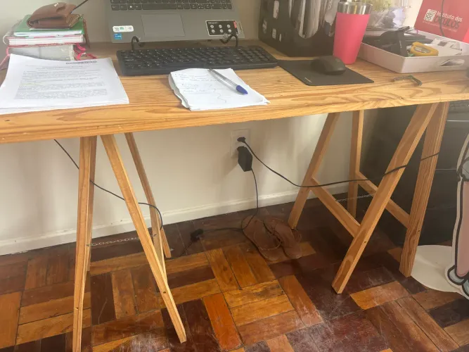 Mesa de escritório ou estudo medindo 1,20 x 0,60