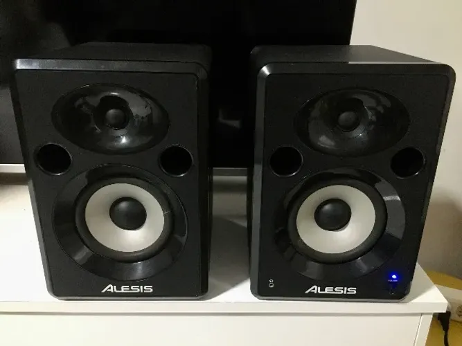 Par de Monitores Alesis Elevate 5