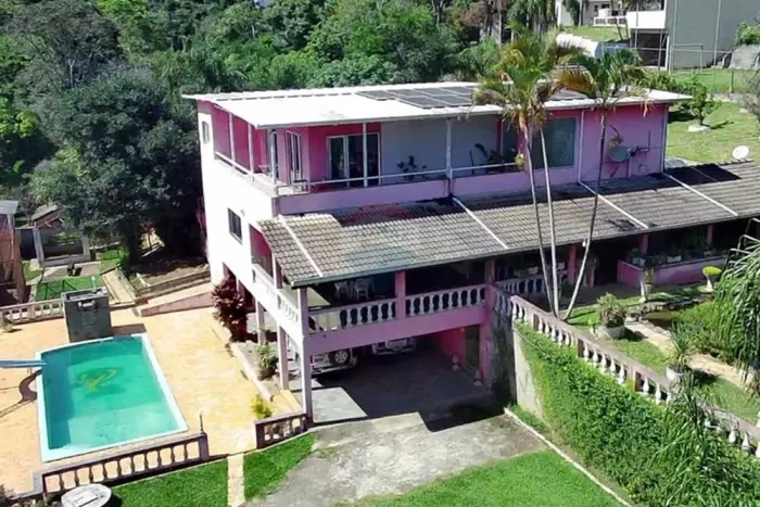 Chácara perfeita para curtir e fazer dinheiro! São 14 mil metros de terreno, 2 casas, além