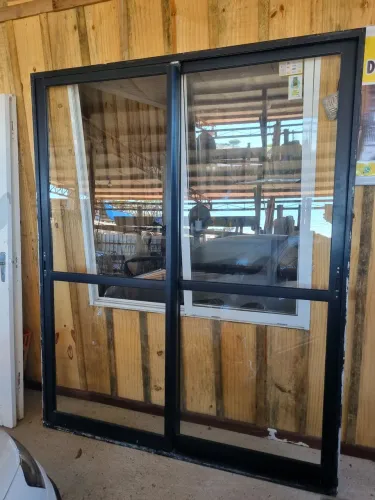 Porta de aluminio 1.80 larg × 2.20 alt