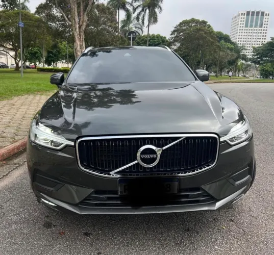 Volvo XC-60 XC 60 D-5 Momentum 2.0 AWD Diesel 5P 2020