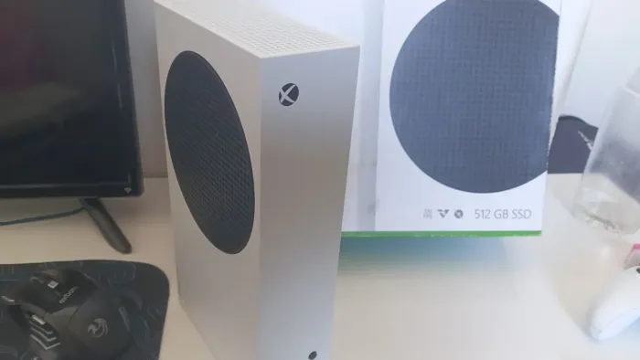 Xbox Séries S, Seminovo com um baita desconto, Divirta-se explorando dezenas de jogos!