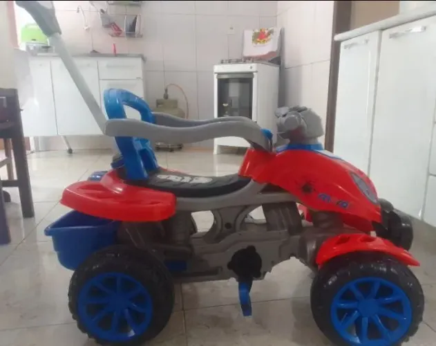 Vendo quadriciclo do Homem Aranha (Maral).