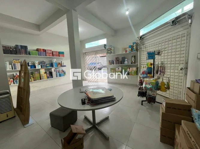 ponto comercial para locação Jardim Palmeiras 60m2, 1 banheiro.